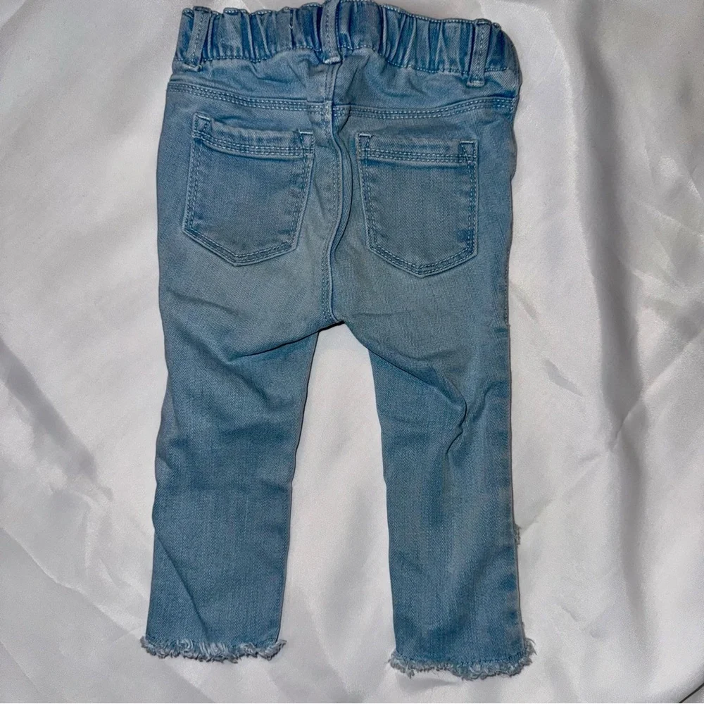 Old Navy Baby Girl 12-18 months Light Blue Denim Jeans Chic Shark Bite Fray Hem‎